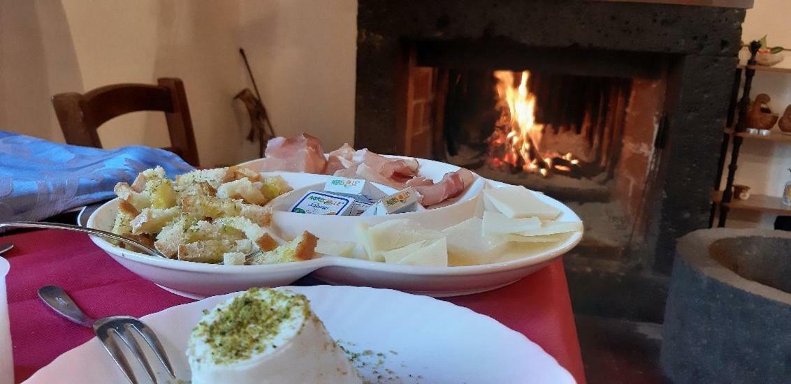 Agriturismo Sole Di Sicilia Randazzo Buitenkant foto